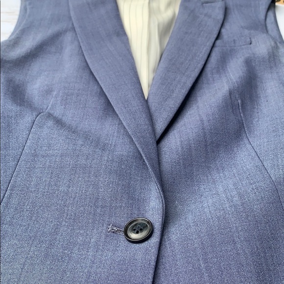 Banana Republic Sleeveless Blazer, size 4 - Picture 2 of 5